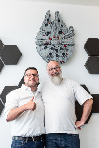 5DEADFAA 1F9A 410E B82E 374AA00780EF